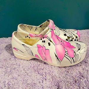 BlackStar Floral Nursing Clogs Pink & White Size US 5/EU36